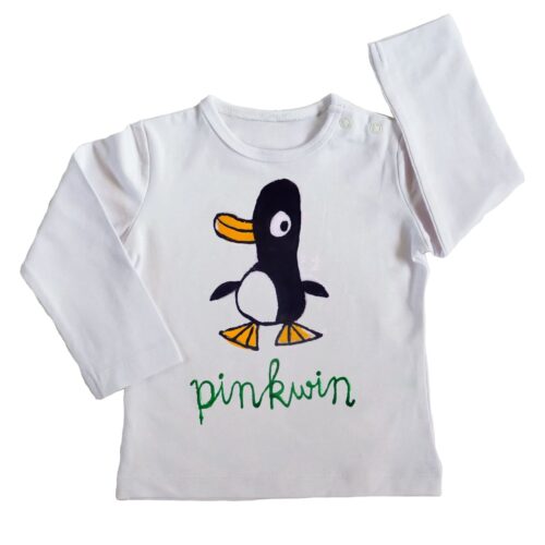 Handbeschilderd T-shirt met een kinderlijk getekende pinguïn met daaronder het foutgeschreven woord pinkwin.